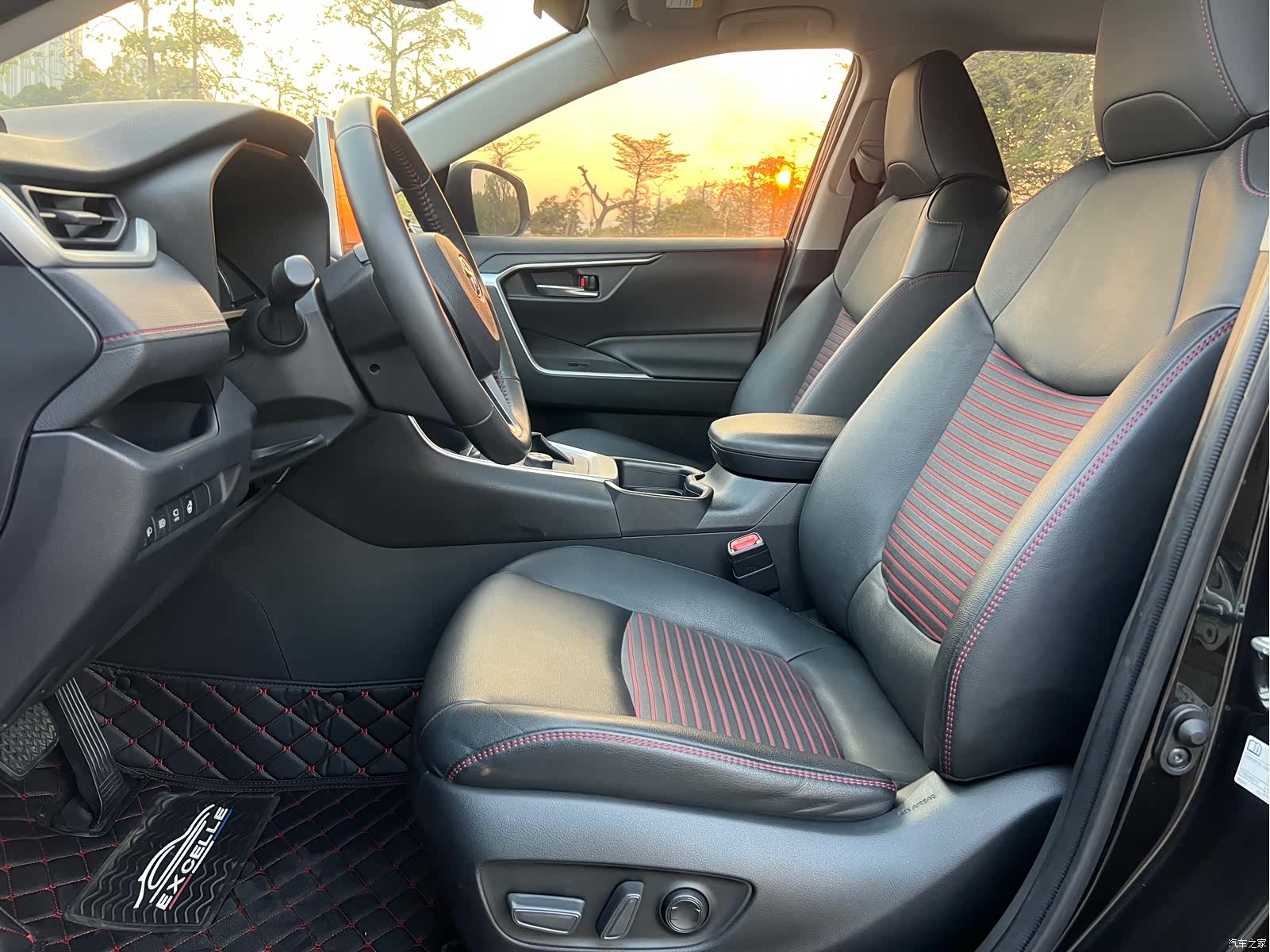 Toyota RAV4, 2022 10