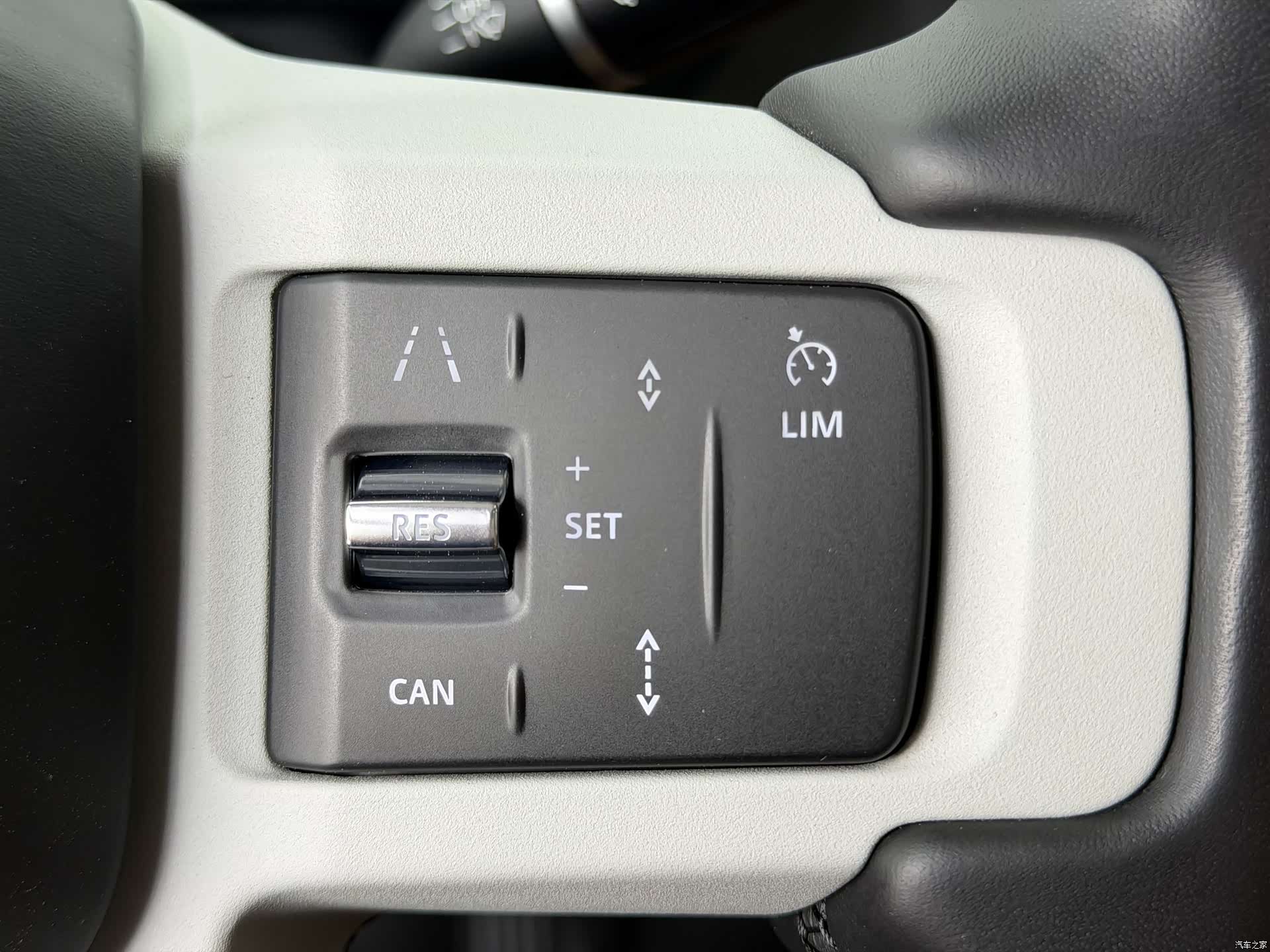 Land Rover Defender, 2023 19