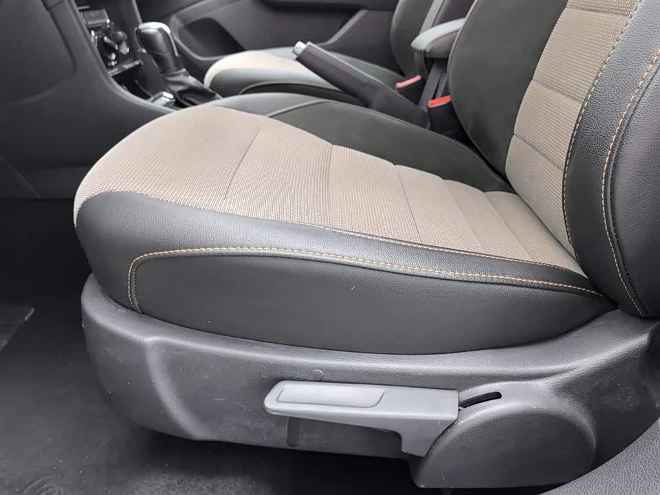 Volkswagen C-TREK Wei Collar