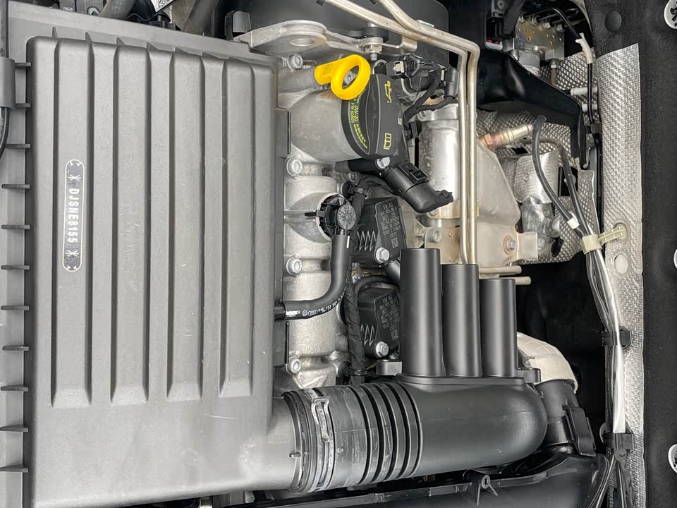 Volkswagen T-ROC exploring Songs