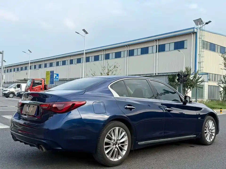 Infiniti Q50L