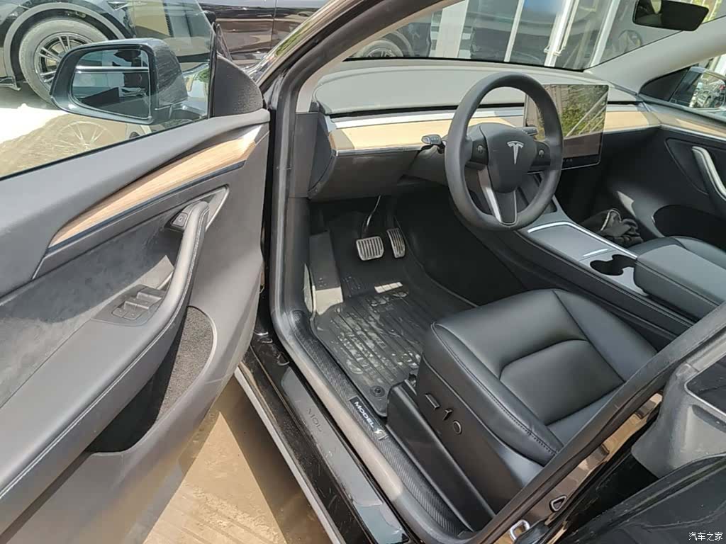 Tesla Model Y, 2023 16