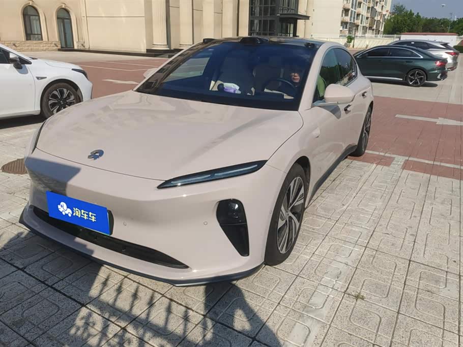 NIO ET5