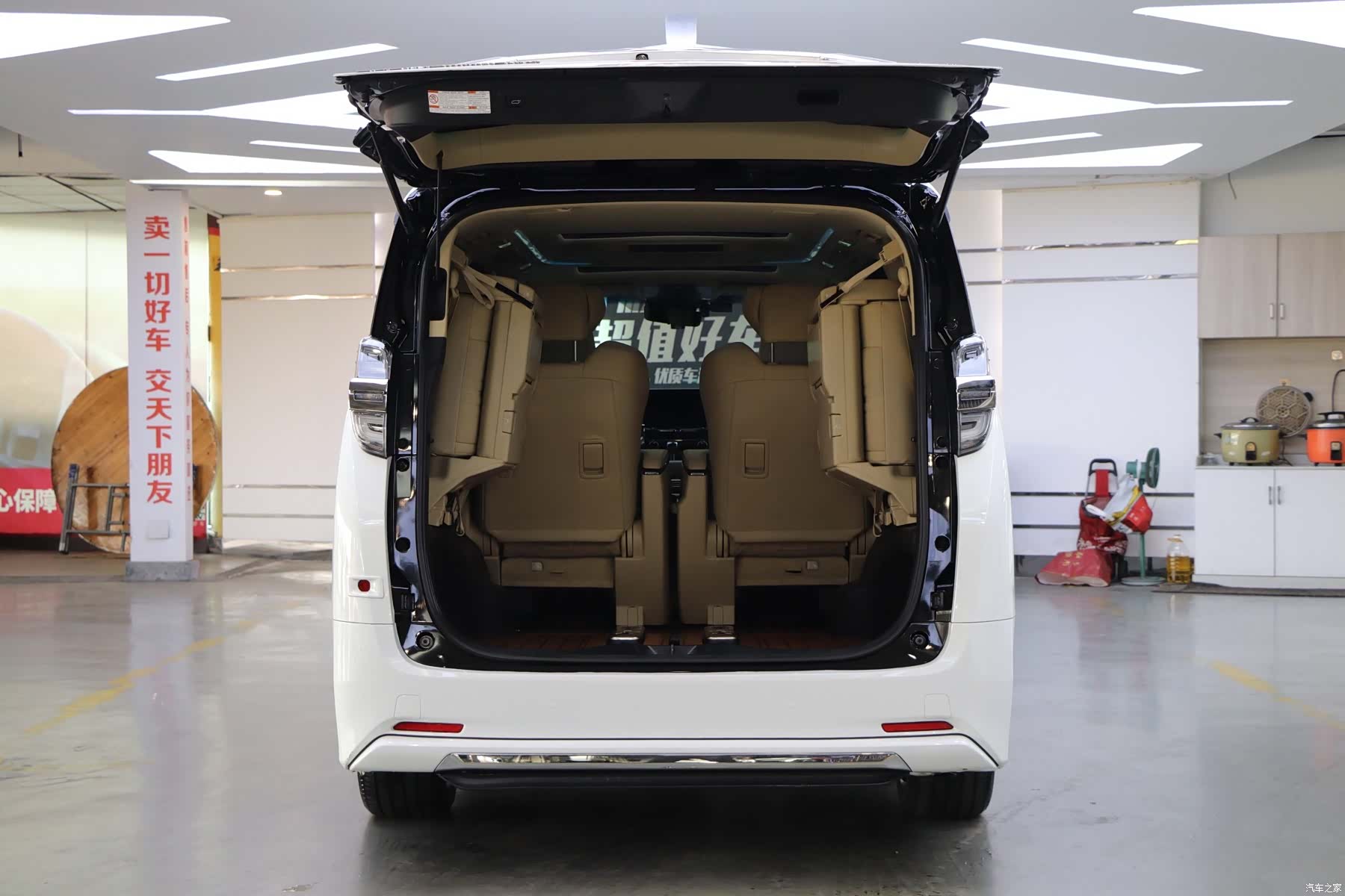 Toyota Vellfire, 2022 25