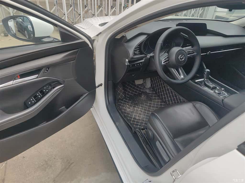 Mazda Mazda3, 2023 12