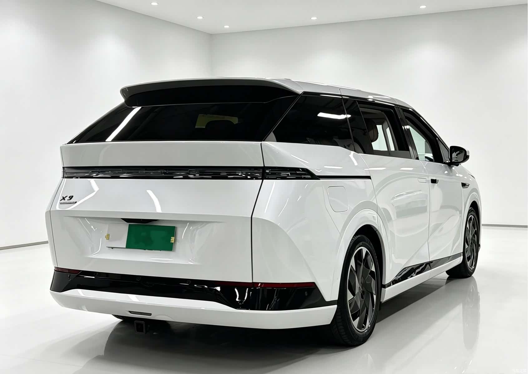 Xpeng X9, 2024 9