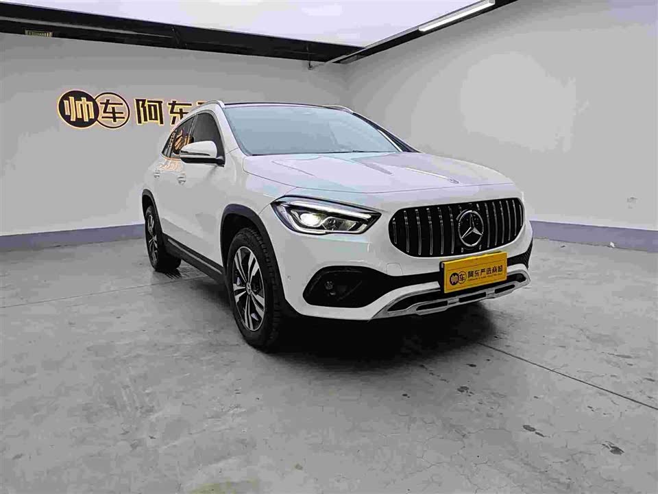 Mercedes-Benz GLA Mercedes-Benz GLA