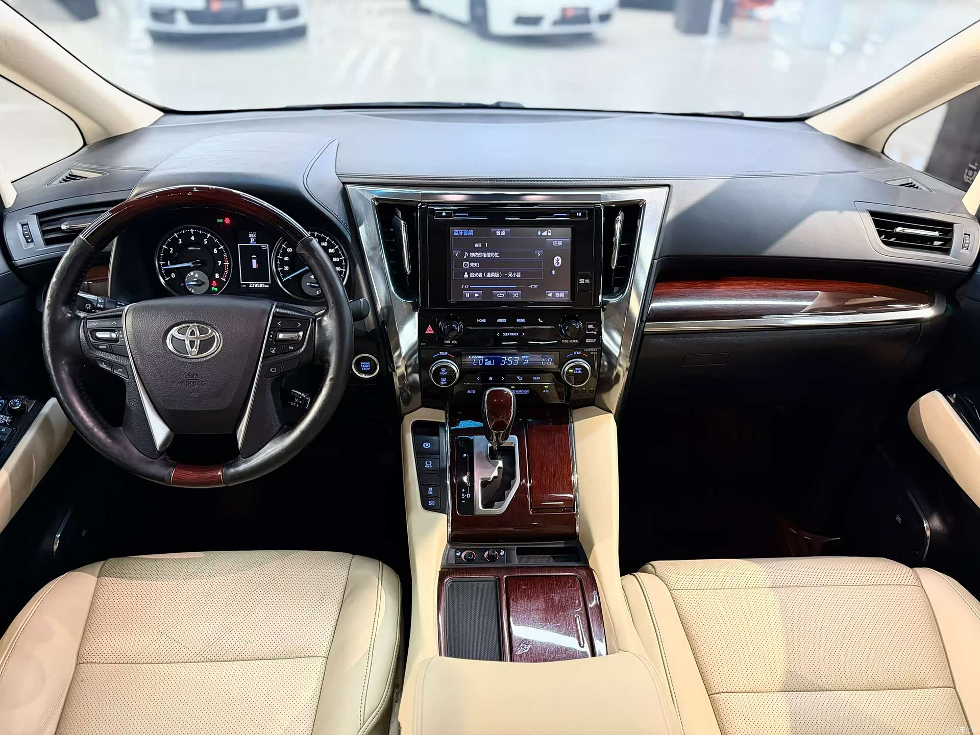 Toyota Alphard, 2017 6