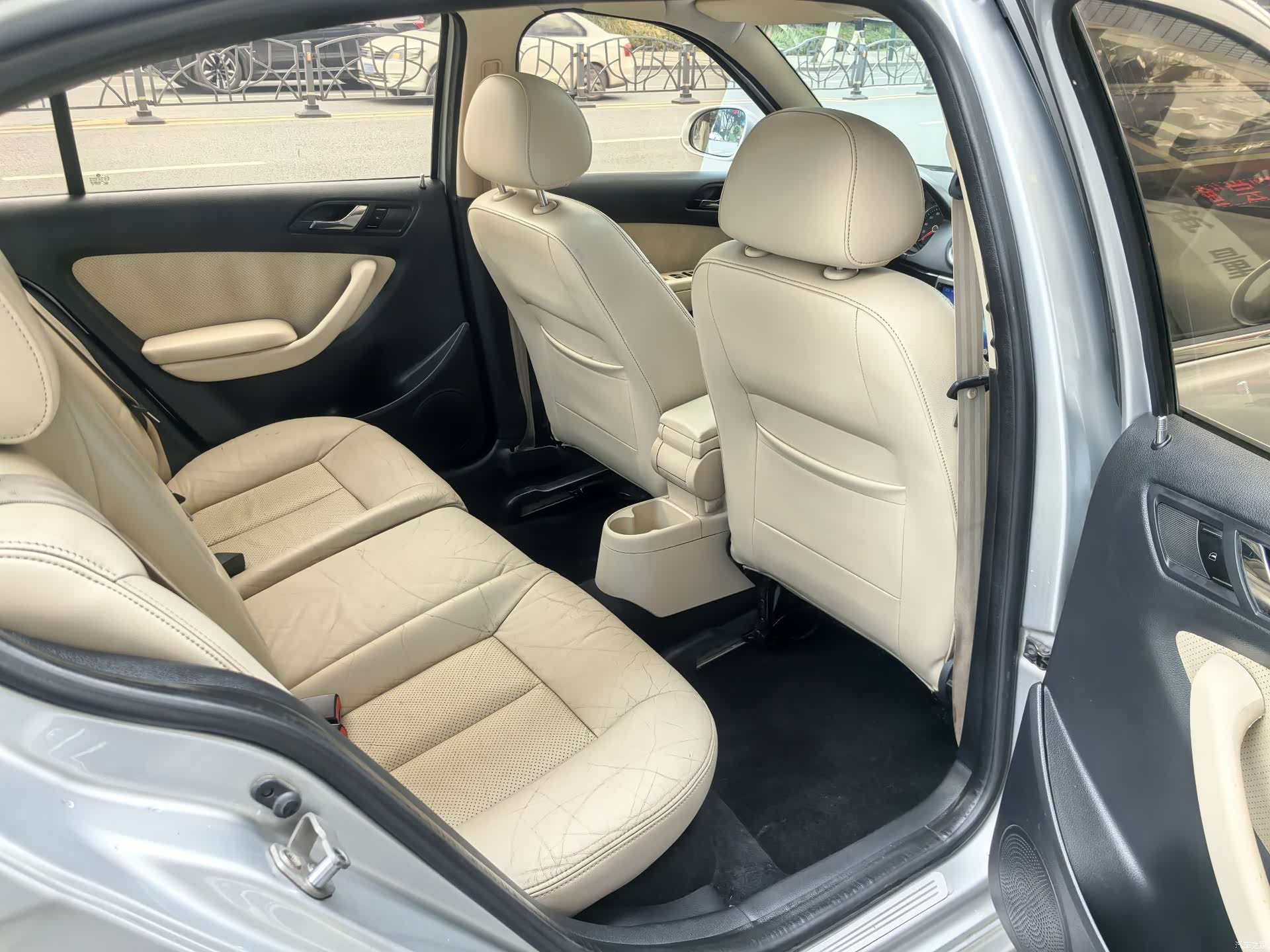 Volkswagen Lavida, 2011 14