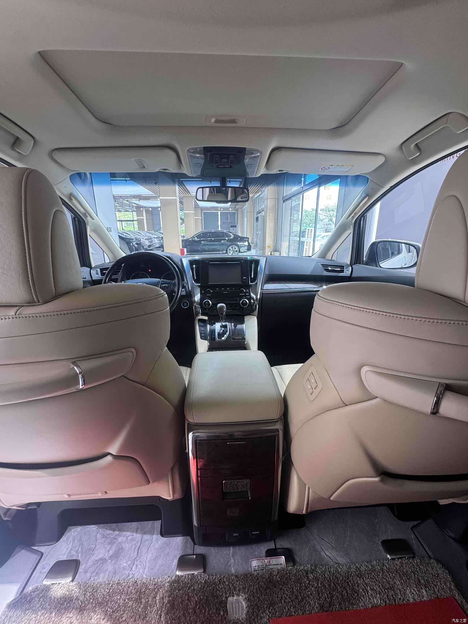 Toyota Alphard, 2019 24