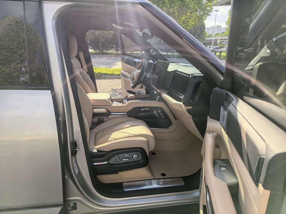BYD Leopard 8