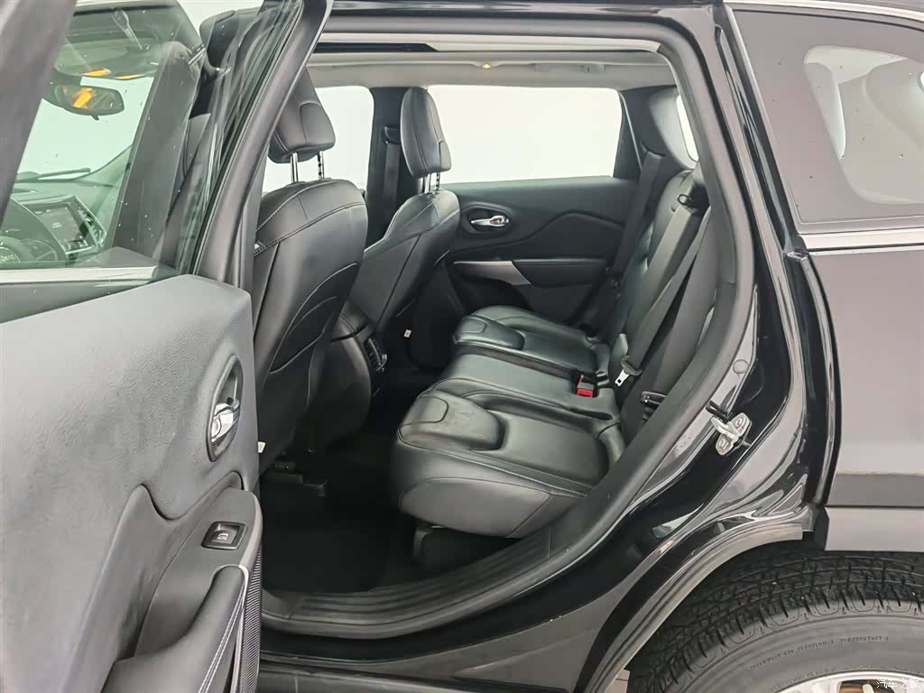 Jeep Cherokee, 2020 15