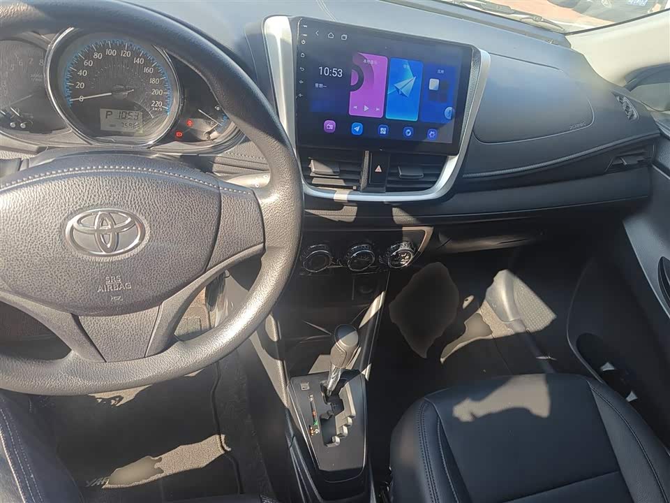 Toyota YARiS L to enjoy