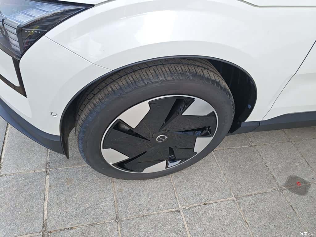 Volvo EX30, 2025 23