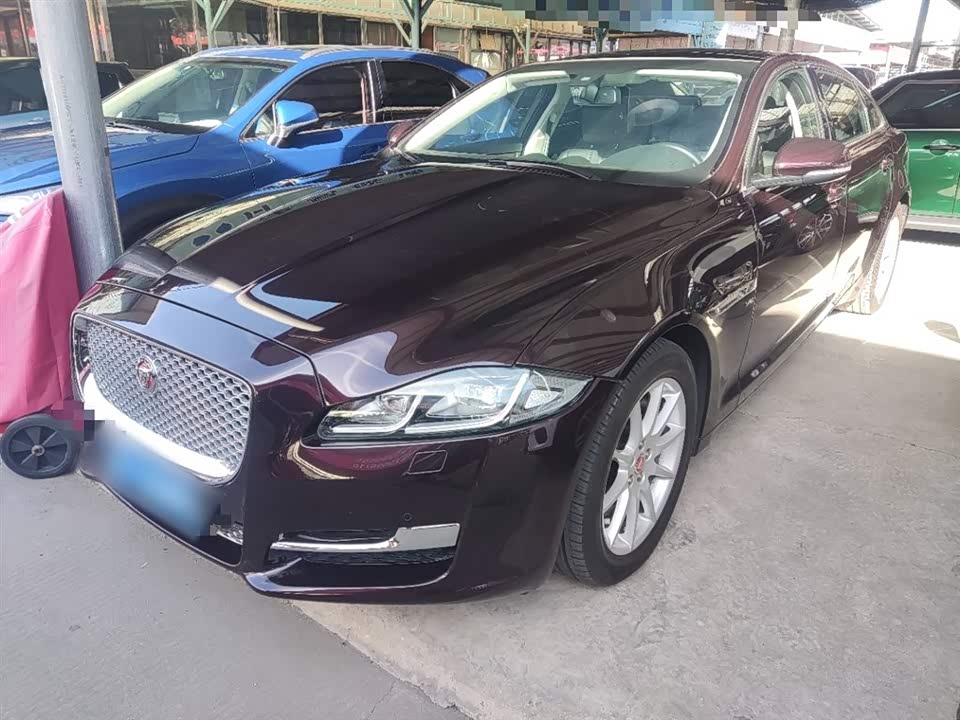 Jaguar XJ
