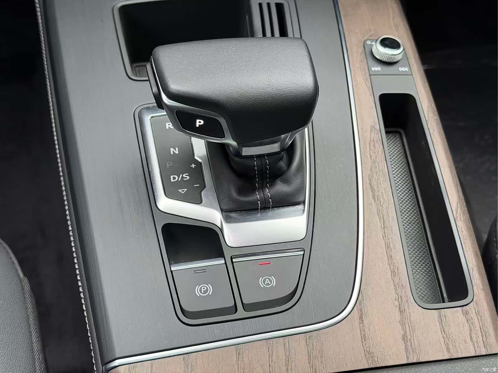 Audi Q5L, 2022 10