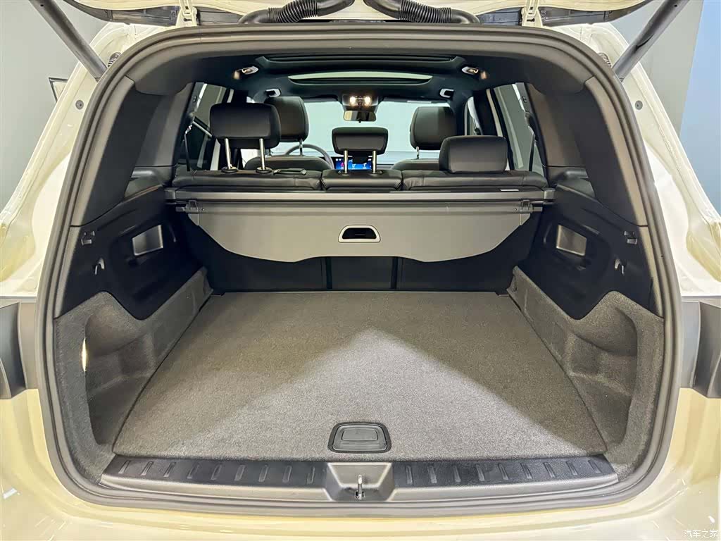 Mercedes-Benz GLB, 2025 12