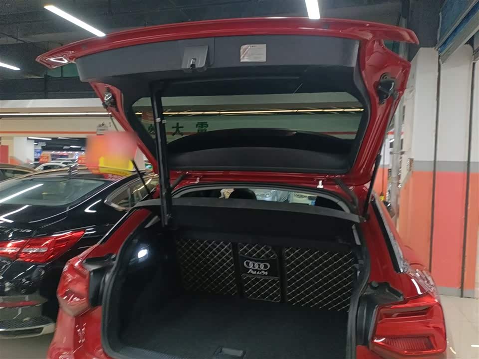 Audi Q2L