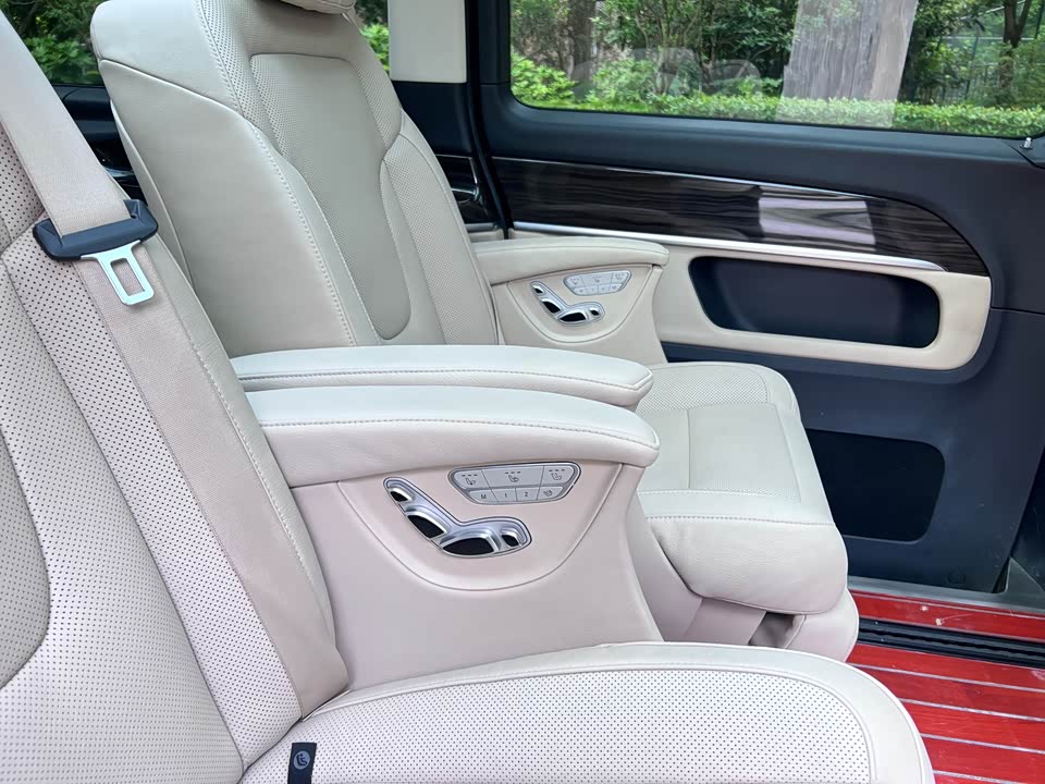 Mercedes-Benz V-class