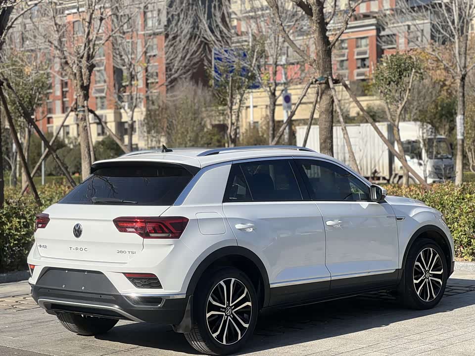 Volkswagen T-ROC exploring Songs