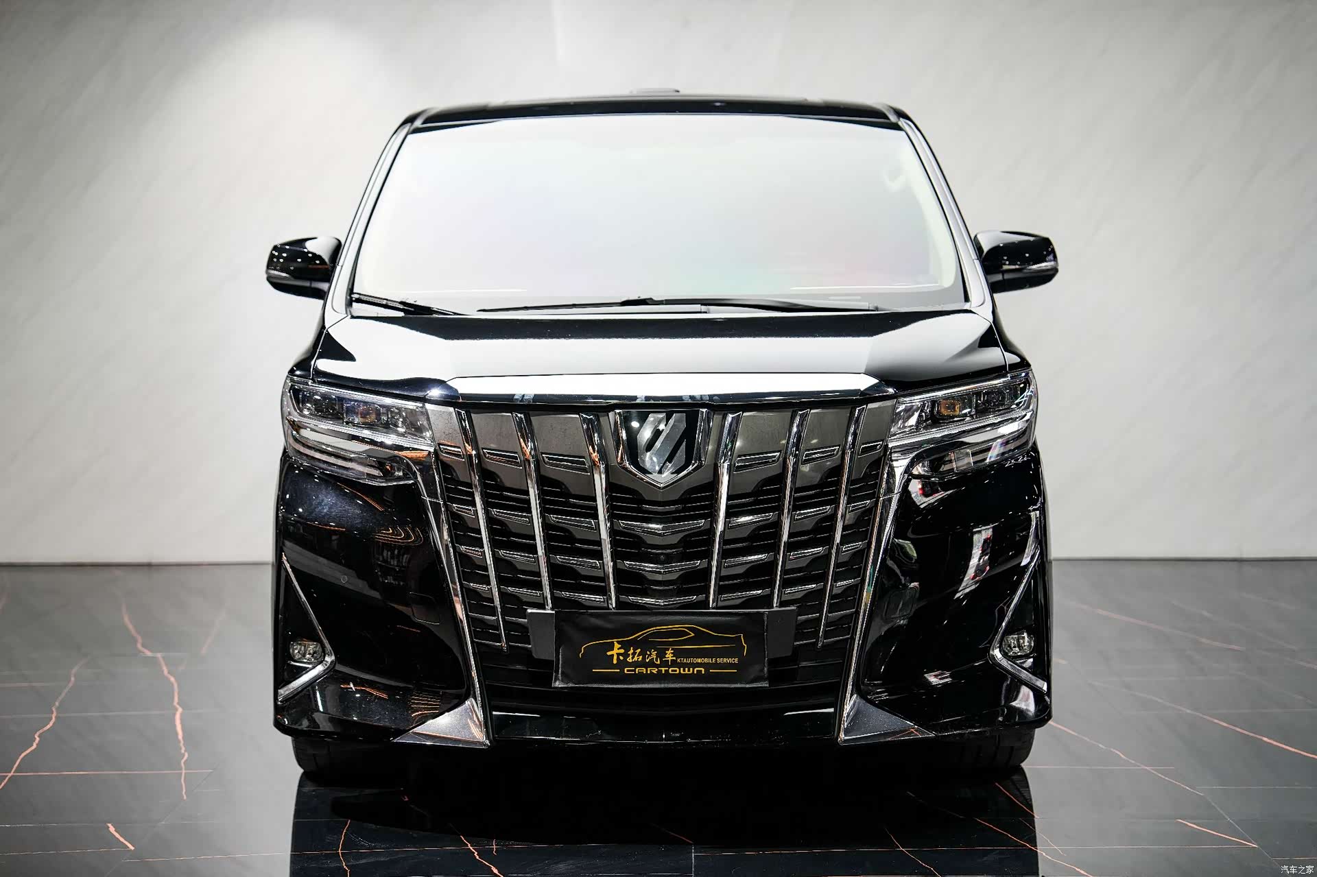 Toyota Alphard, 2018 1