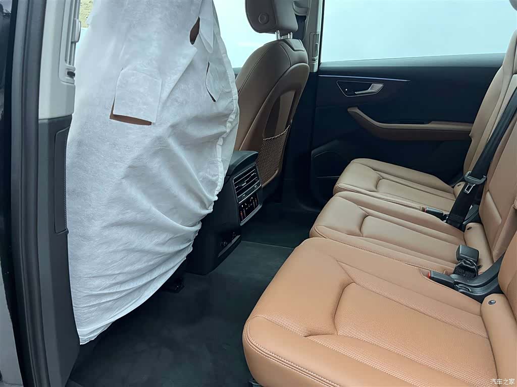 Audi Q7, 2025 26