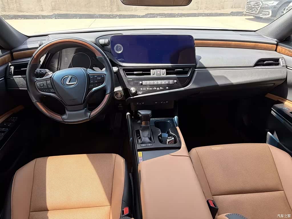 Lexus ES, 2023 9