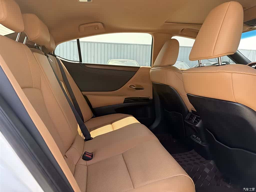 Lexus ES, 2023 14