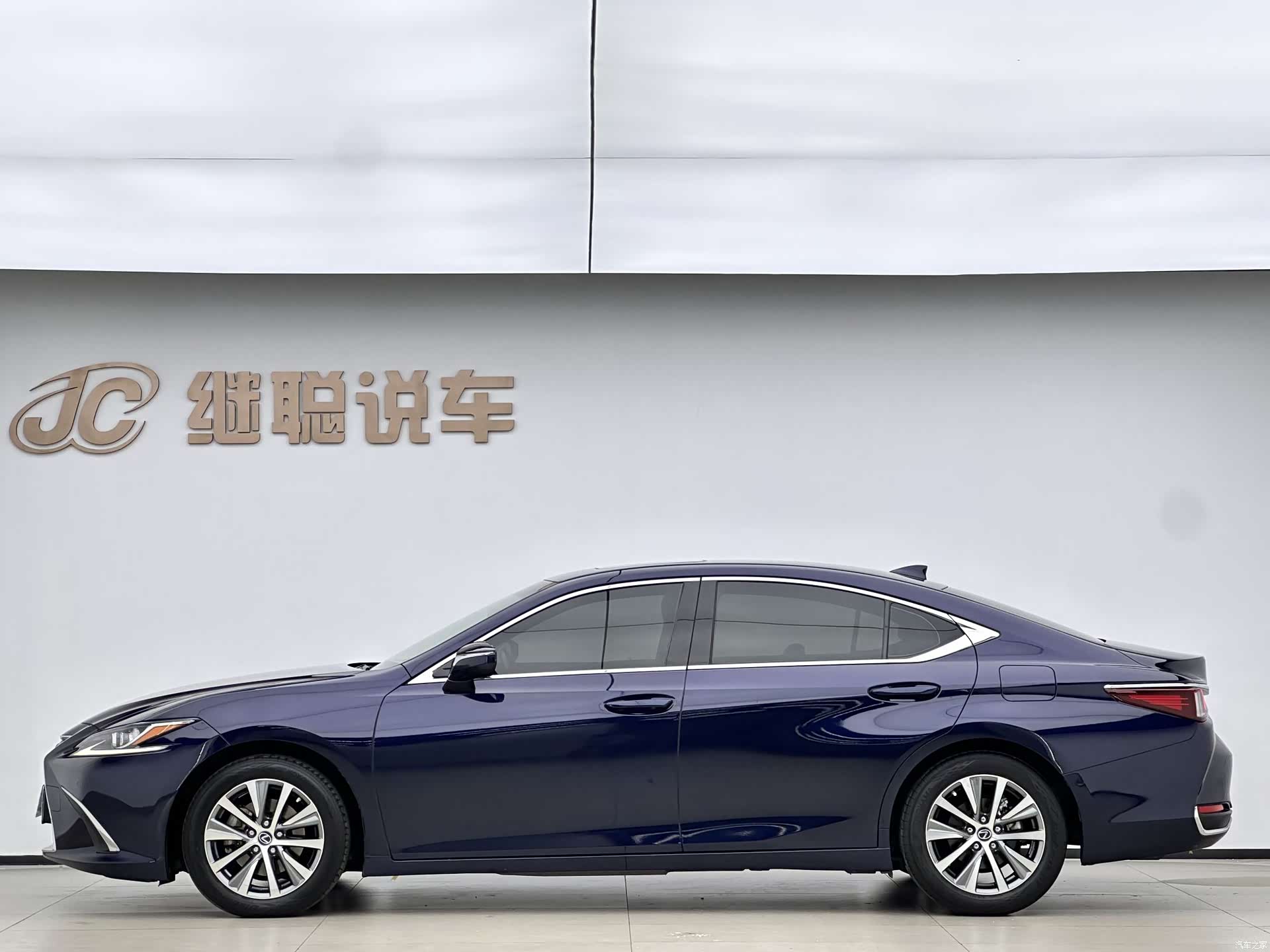 Lexus ES, 2021 7