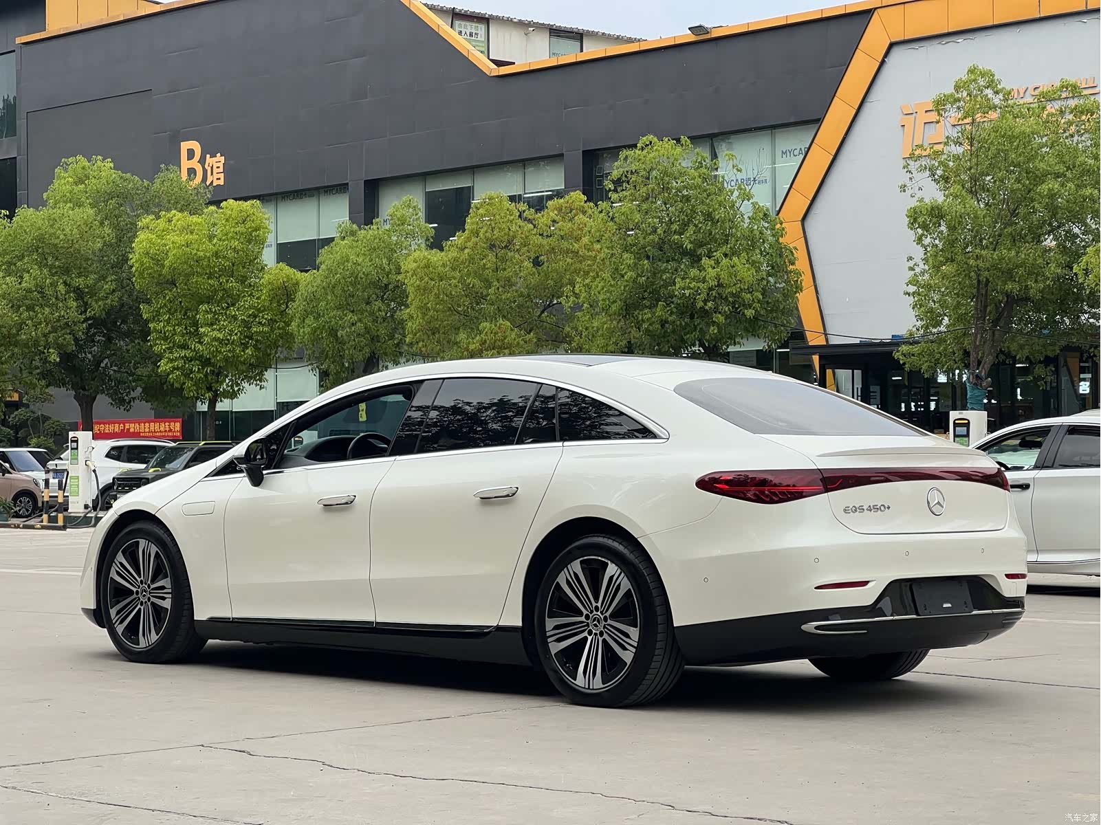 Mercedes-Benz EQS, 2023 3