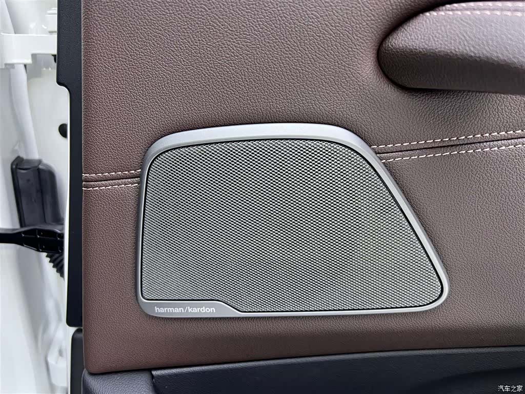 BMW 5 Series, 2022 24