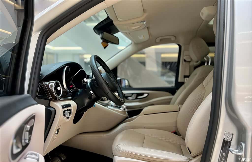 Mercedes-Benz V-Class, 2020 26