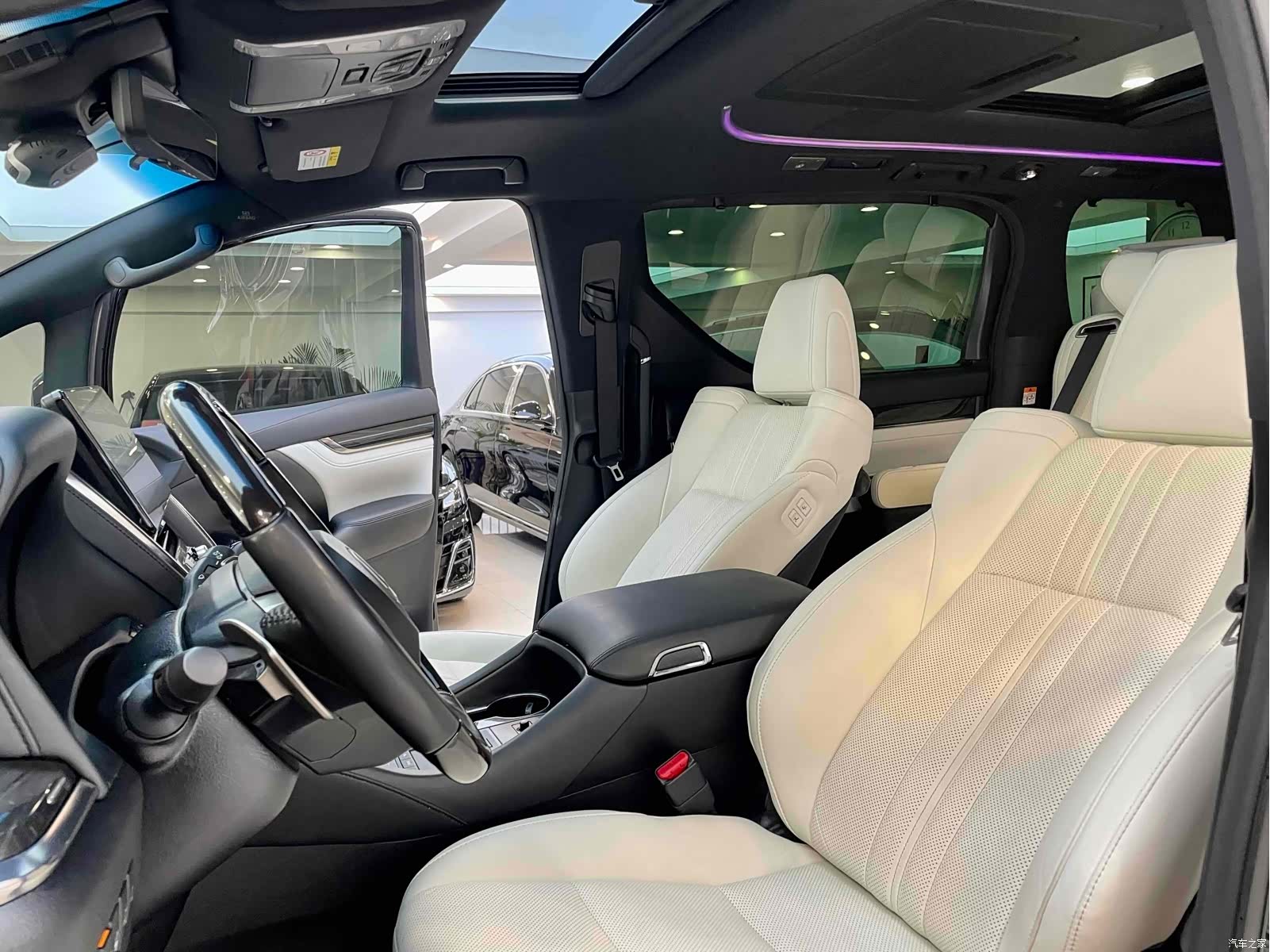 Lexus LM, 2020 40