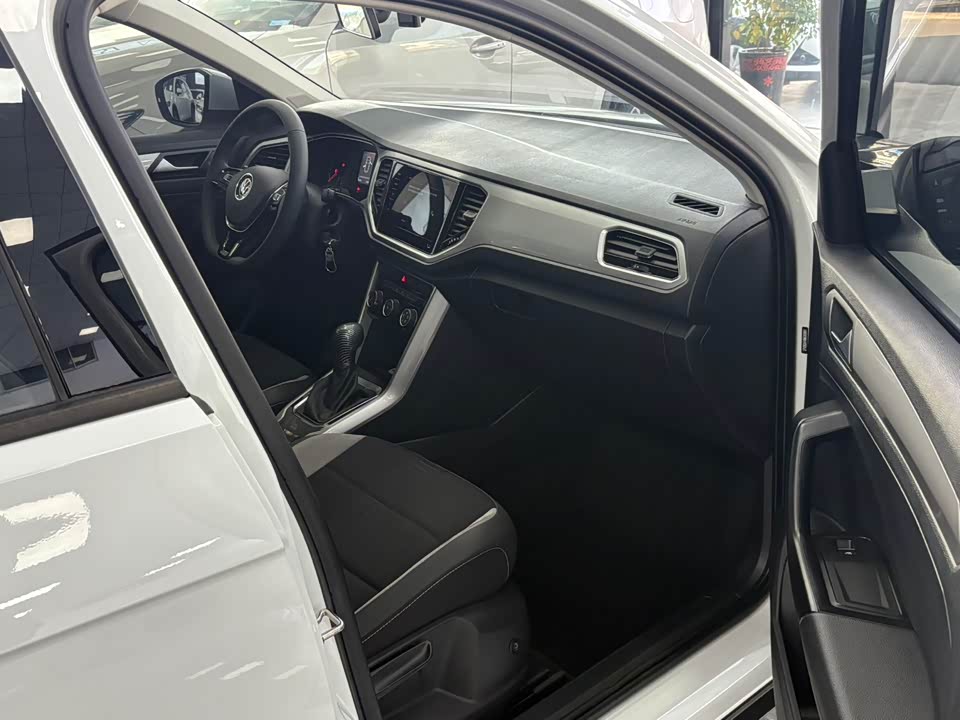 Volkswagen T-ROC exploring Songs