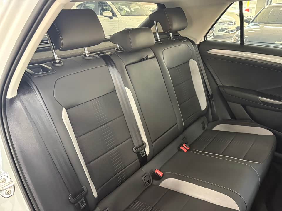 Volkswagen T-ROC exploring Songs