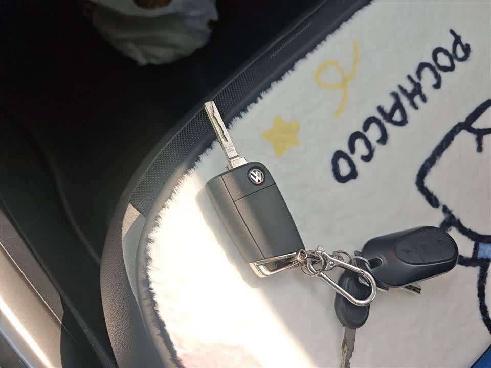 Volkswagen T-ROC exploring Songs