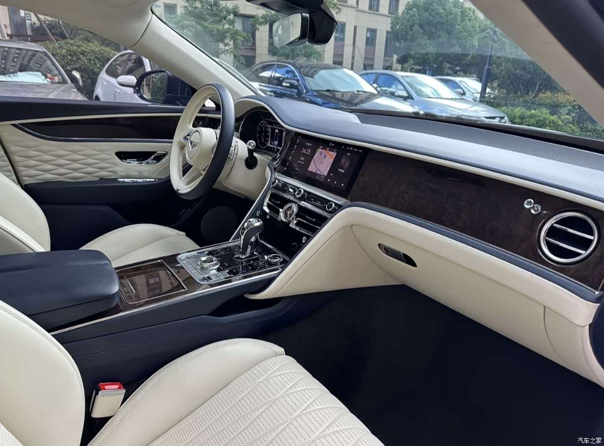 Bentley Flying Spur, 2022 6