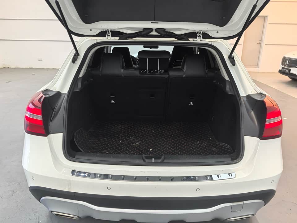 Mercedes-Benz GLA Mercedes-Benz GLA