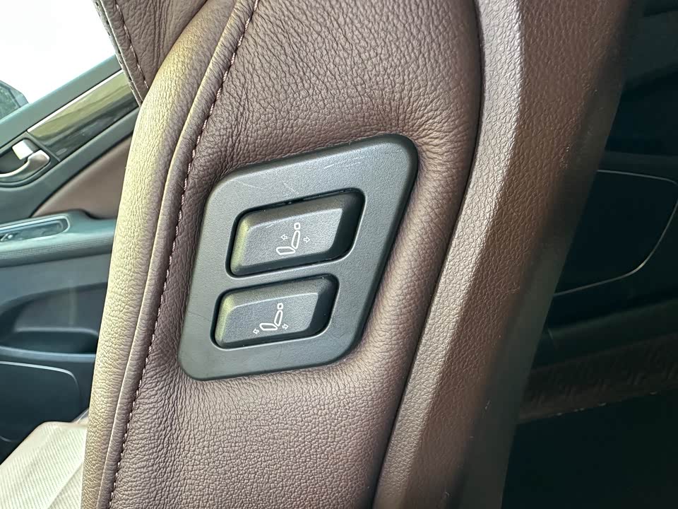 Hongqi H7