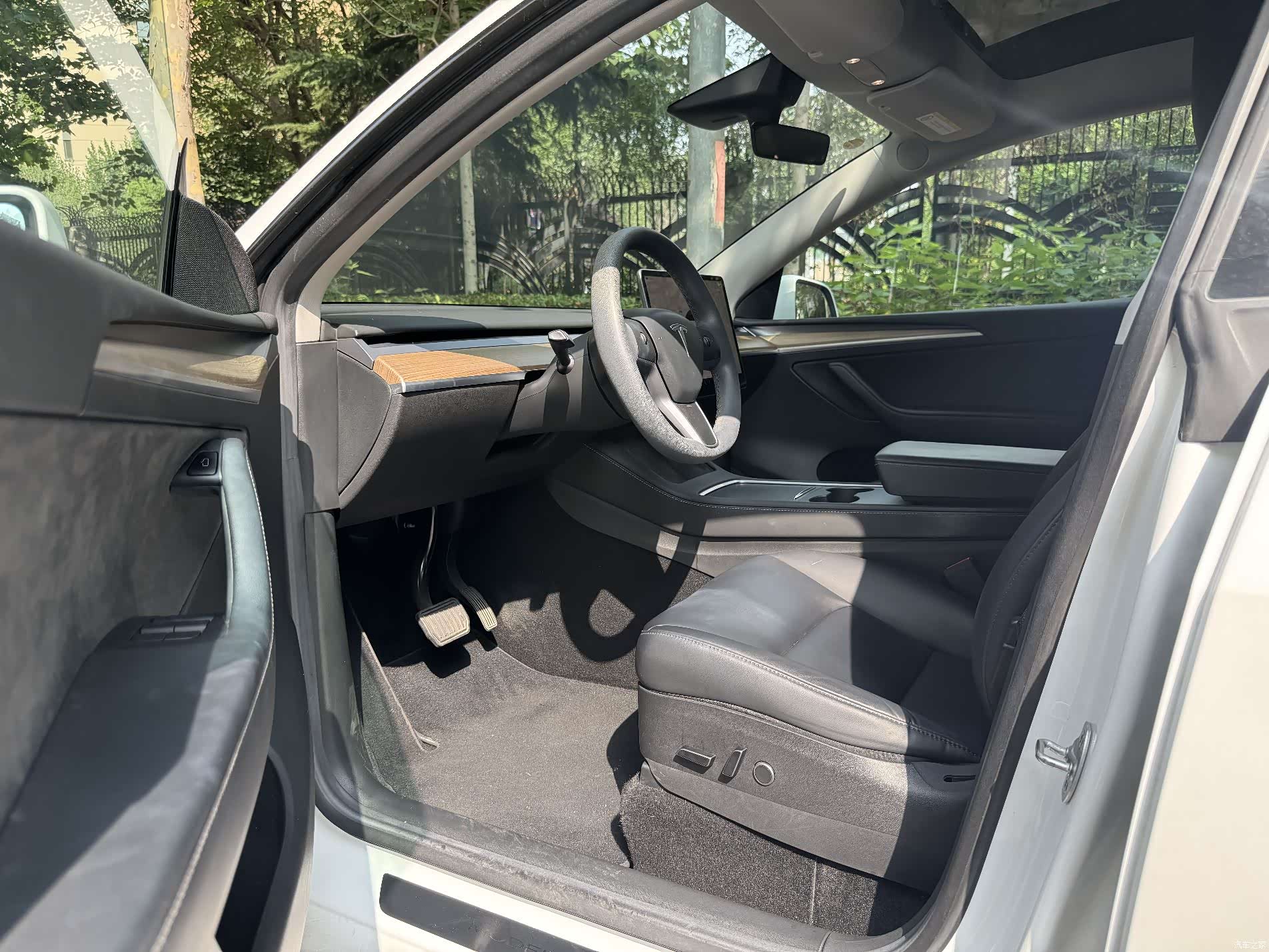 Tesla Model Y, 2022 все фото