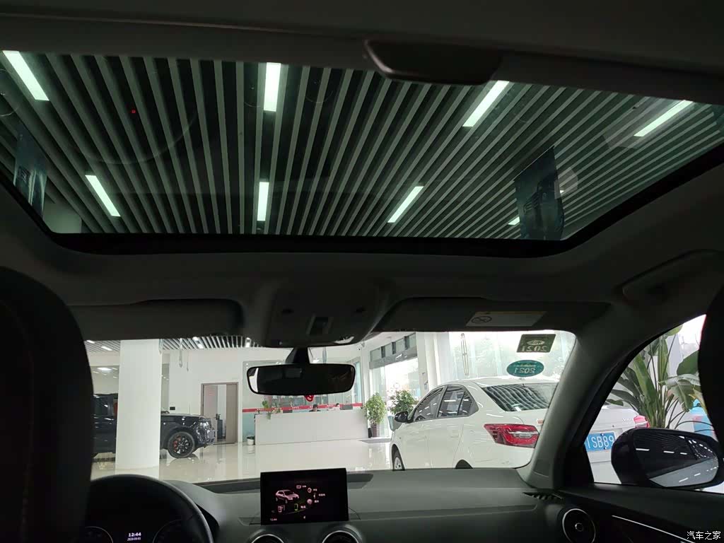 Audi Q2L, 2019 15