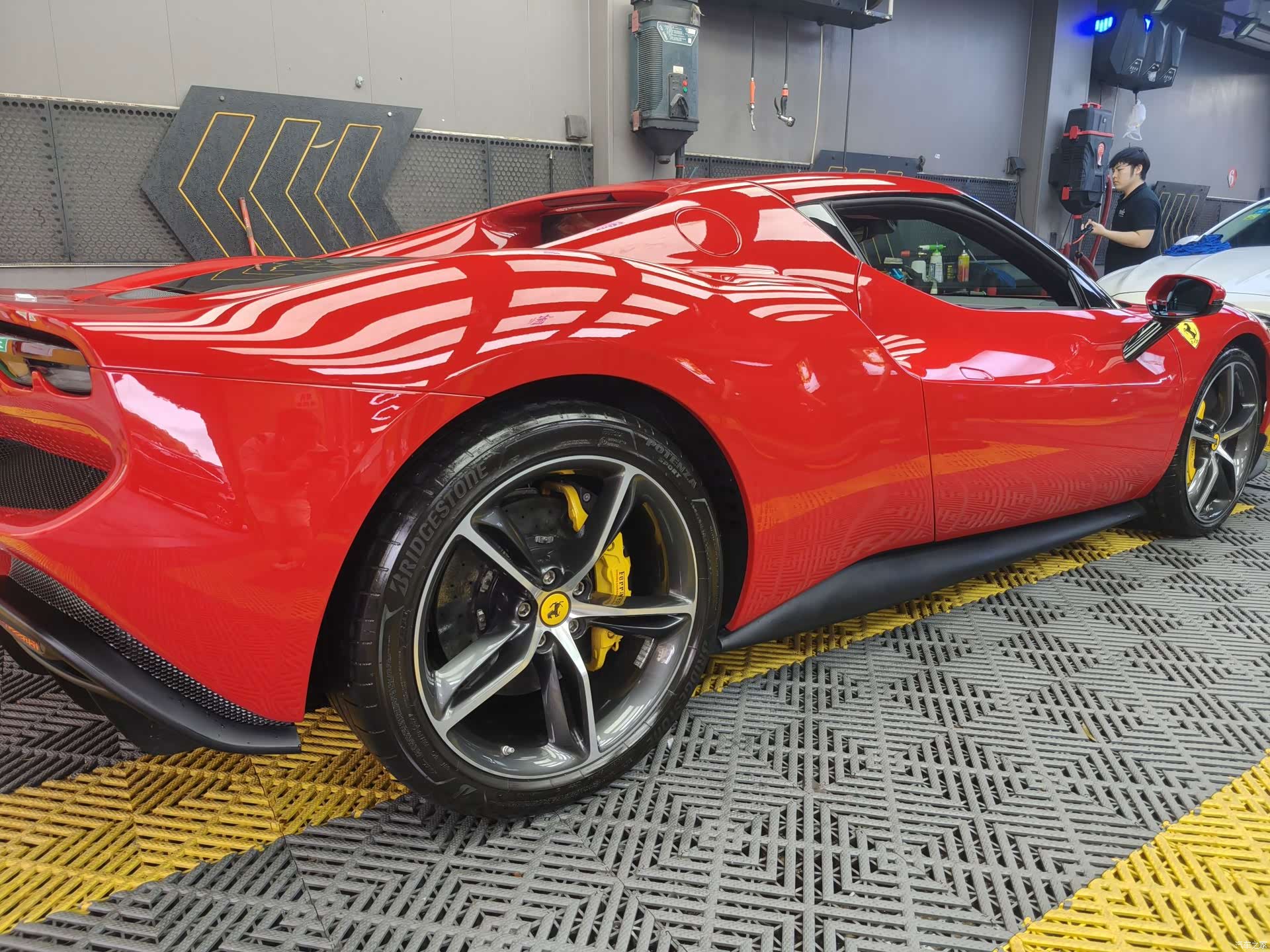 Ferrari 296, 2024 6