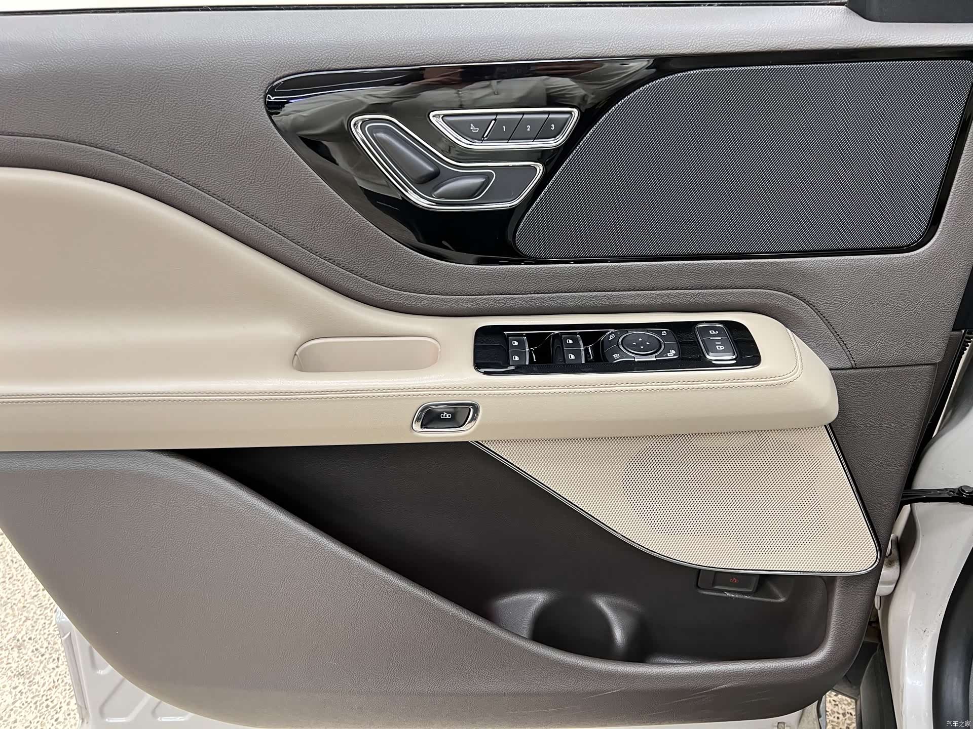 Lincoln Aviator, 2021 13