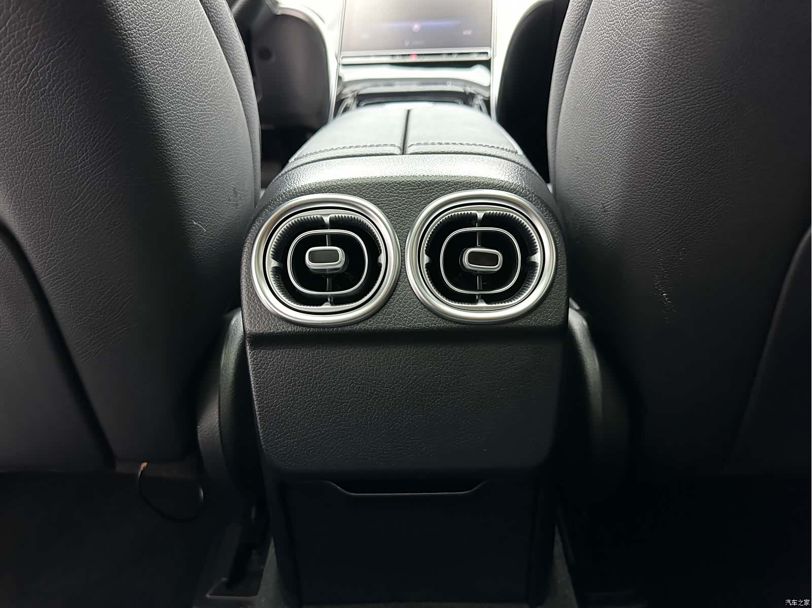Mercedes-Benz C-Class, 2024 18