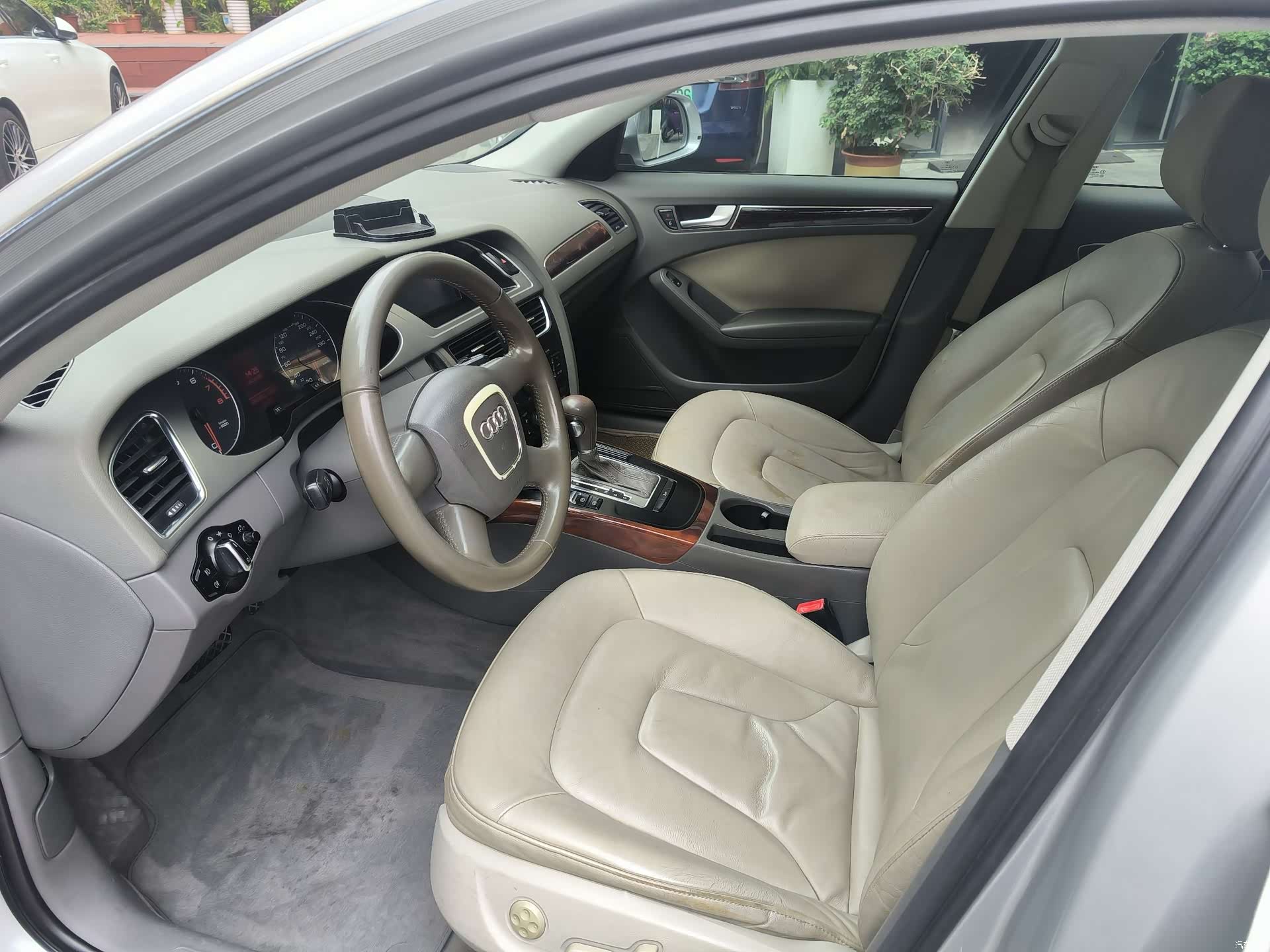 Audi A4L, 2010 8