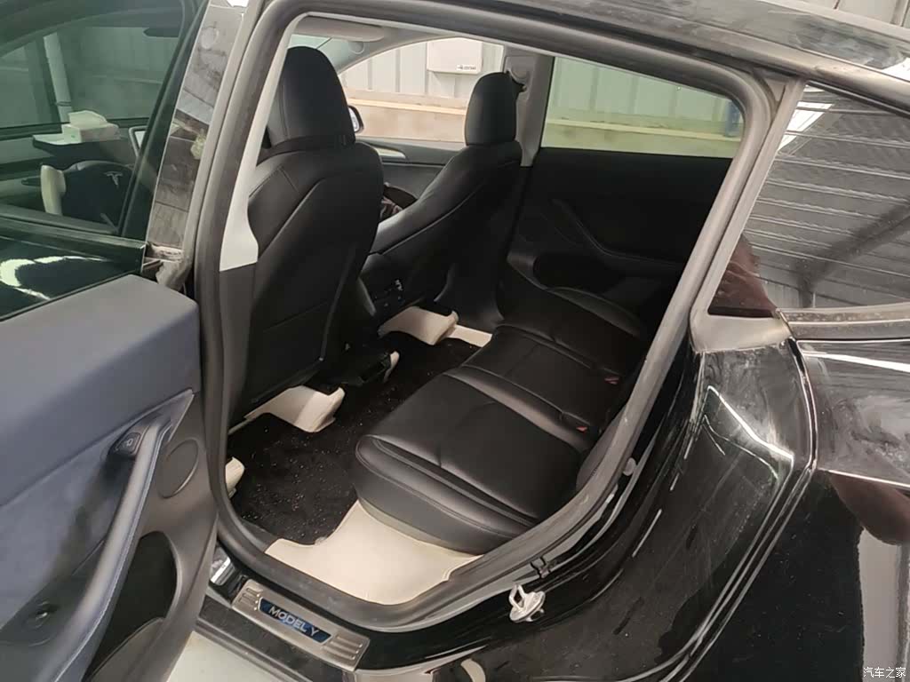 Tesla Model Y, 2023 17