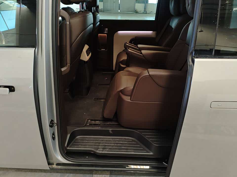 Li Auto Ideal MEGA