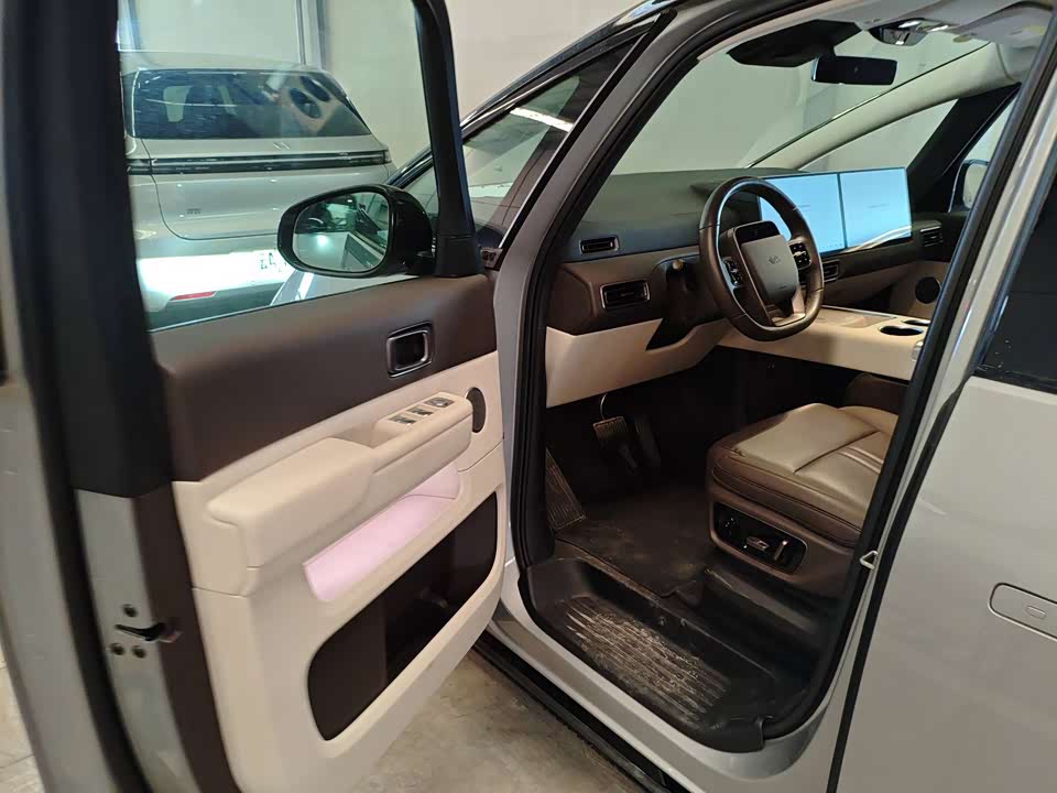 Li Auto Ideal MEGA