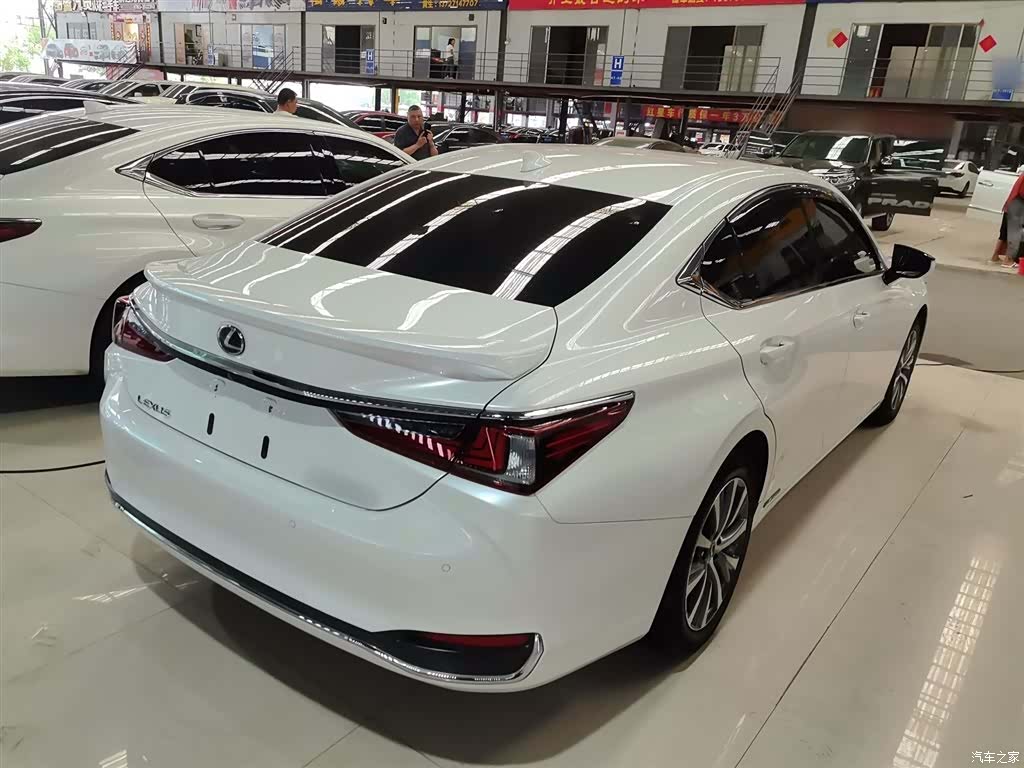 Lexus ES, 2018 3