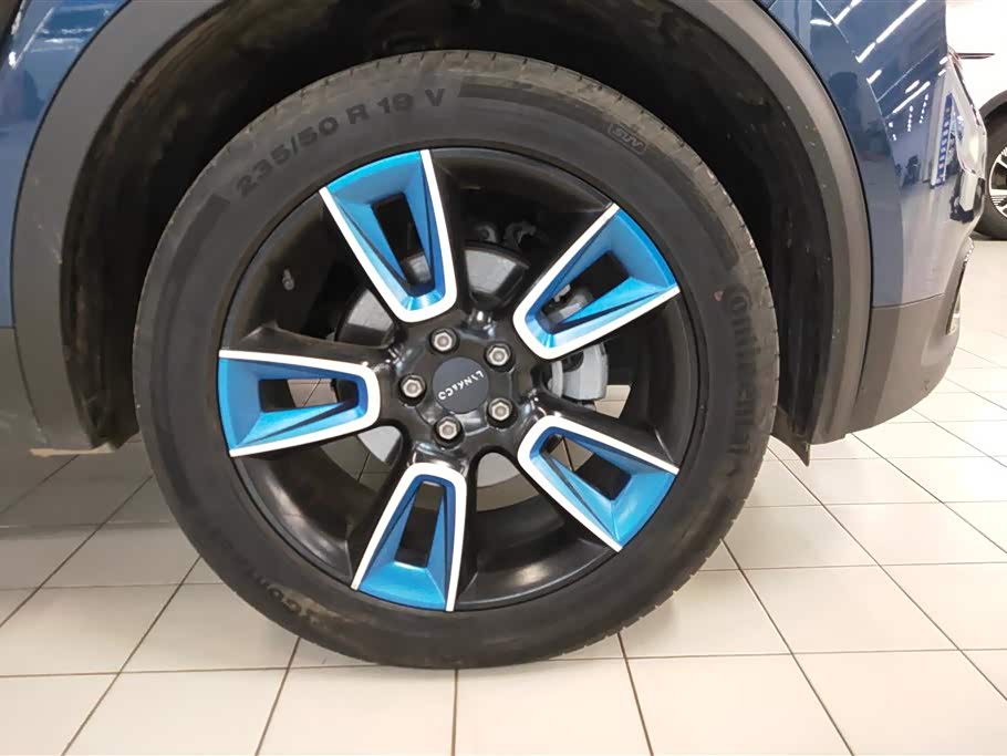 Lynk & Co 01